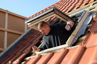 Pose de fenêtres de toit Velux à Damouzy